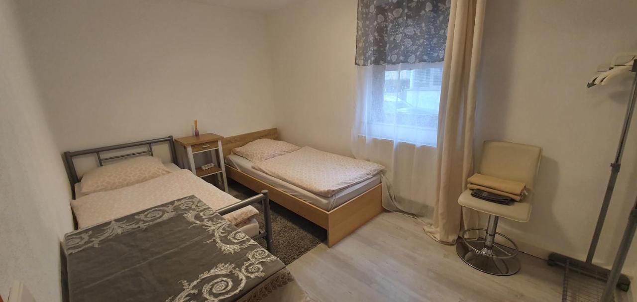 Outletcity Ferienwohnung - Apartment 4 เมทซิงเงน ภายนอก รูปภาพ