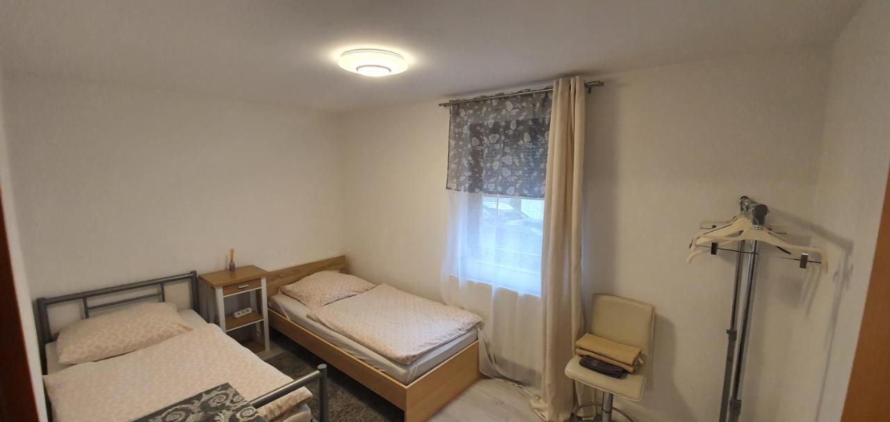 Outletcity Ferienwohnung - Apartment 4 เมทซิงเงน ภายนอก รูปภาพ