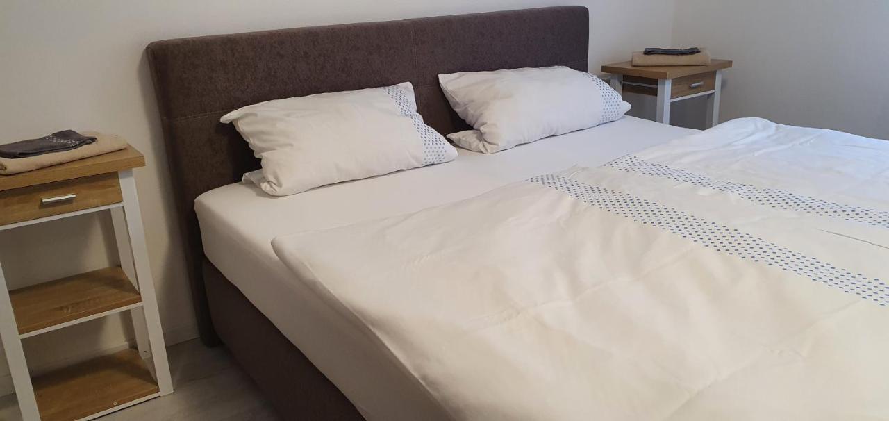 Outletcity Ferienwohnung - Apartment 4 เมทซิงเงน ภายนอก รูปภาพ